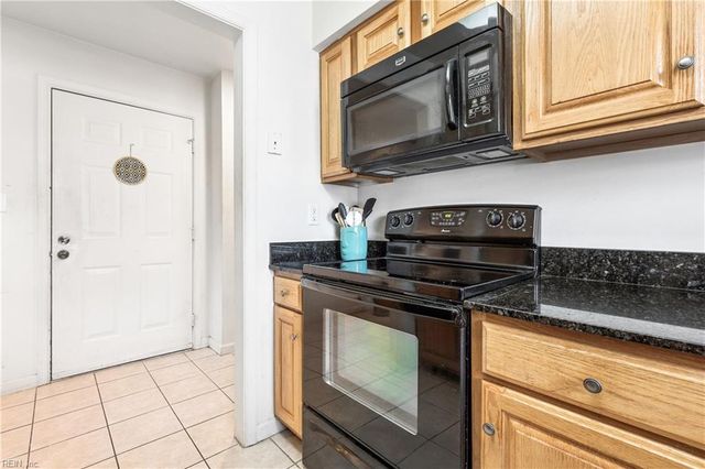 1304 Stockley Gdns Apt 507, Norfolk, VA 23517