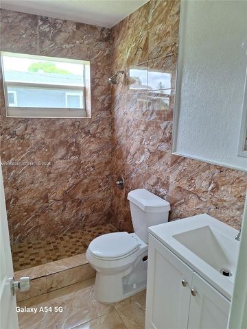 711 SW 64th Pkwy 711, Pembroke Pines, FL 33023