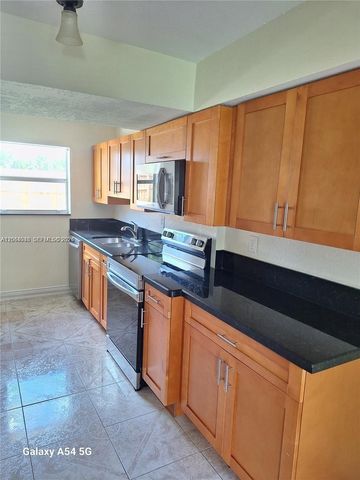 711 SW 64th Pkwy 711, Pembroke Pines, FL 33023