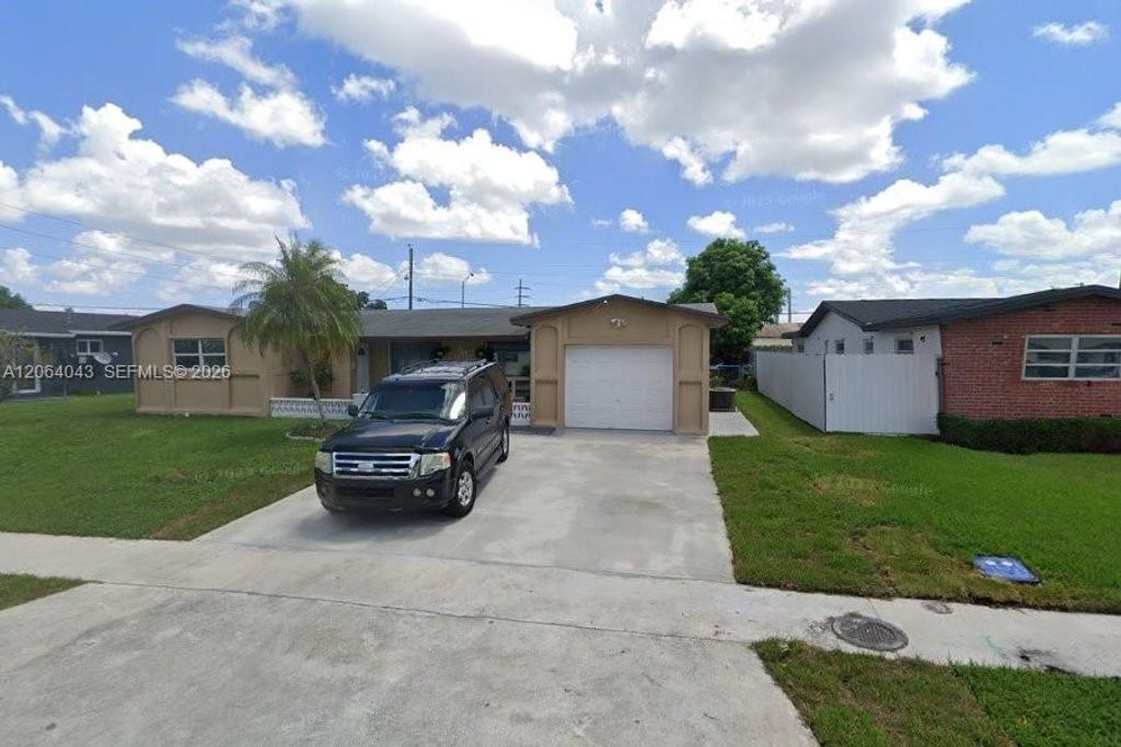 711 SW 64th Pkwy 711, Pembroke Pines, FL 33023