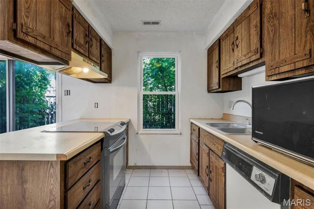 21 Park Charles Boulevard S B, St Peters, MO 63376