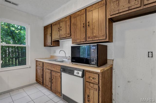 21 Park Charles Boulevard S B, St Peters, MO 63376