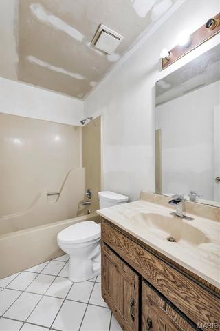 21 Park Charles Boulevard S B, St Peters, MO 63376