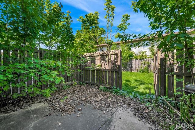 21 Park Charles Boulevard S B, St Peters, MO 63376