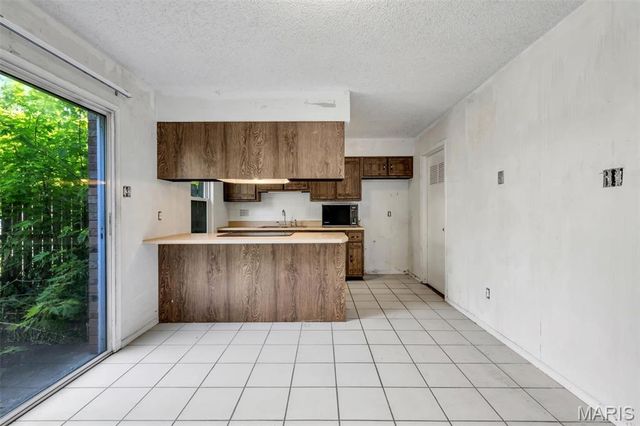 21 Park Charles Boulevard S B, St Peters, MO 63376