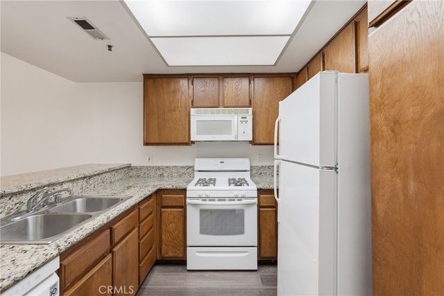 2559 Plaza Del Amo 104, Torrance, CA 90503