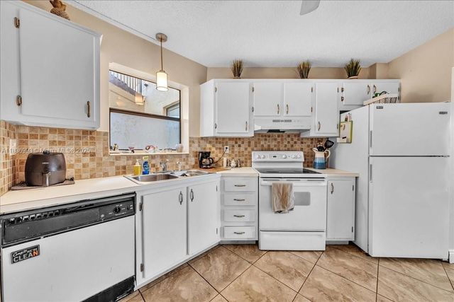 6555 W Broward Blvd 300, Plantation, FL 33317