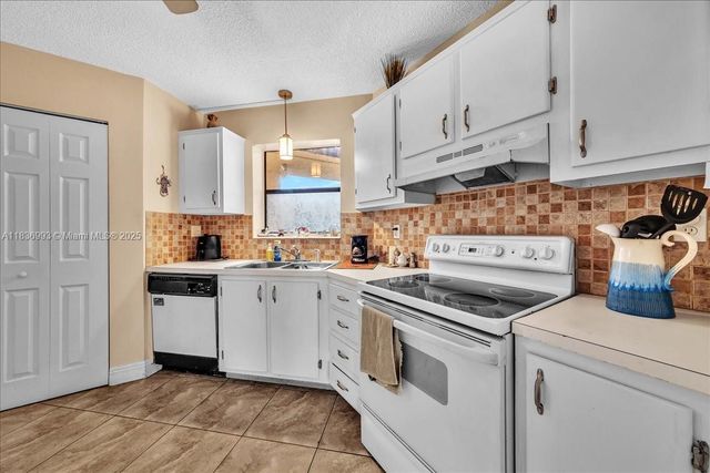6555 W Broward Blvd 300, Plantation, FL 33317
