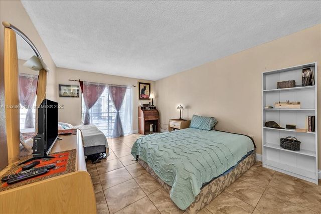 6555 W Broward Blvd 300, Plantation, FL 33317