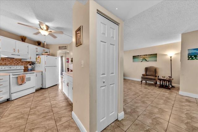 6555 W Broward Blvd 300, Plantation, FL 33317