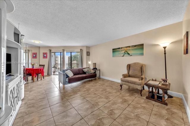 6555 W Broward Blvd 300, Plantation, FL 33317