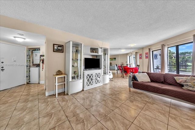6555 W Broward Blvd 300, Plantation, FL 33317