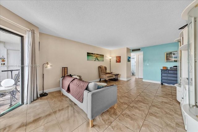 6555 W Broward Blvd 300, Plantation, FL 33317