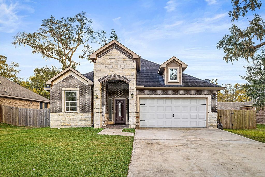 267 Freeman Boulevard, West Columbia, TX 77486