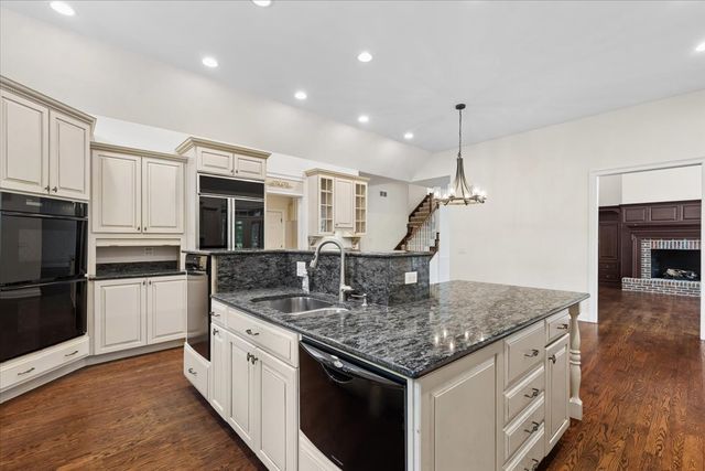 1546 Bobolink Circle, Woodstock, IL 60098