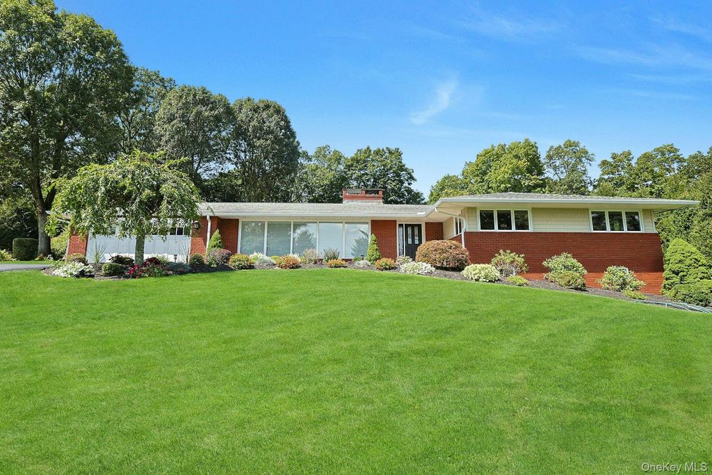 2 Westerly Lane S, Thornwood, NY 10594