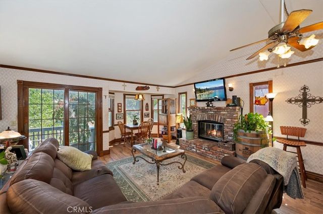 32988 Arrowbear Dr, Arrowbear, CA 92382