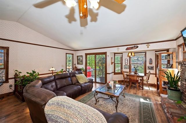 32988 Arrowbear Dr, Arrowbear, CA 92382