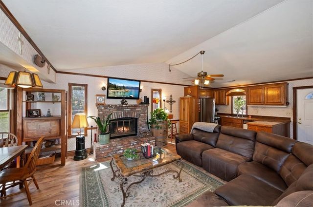 32988 Arrowbear Dr, Arrowbear, CA 92382