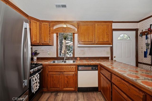 32988 Arrowbear Dr, Arrowbear, CA 92382