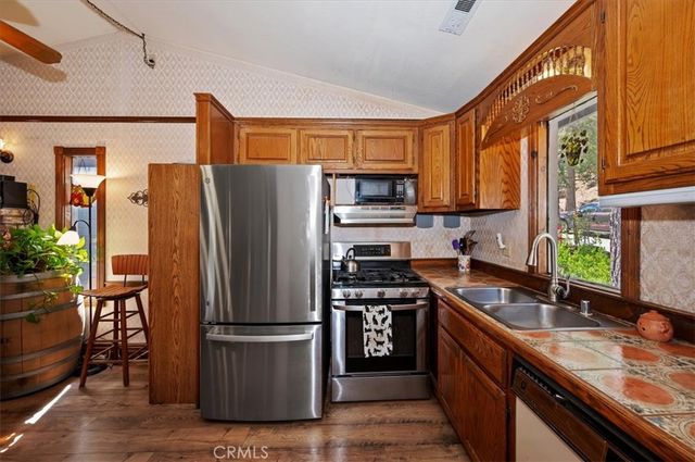 32988 Arrowbear Dr, Arrowbear, CA 92382