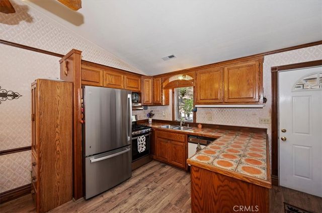32988 Arrowbear Dr, Arrowbear, CA 92382
