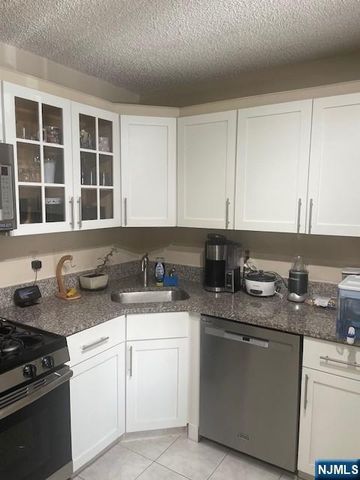 181 Linden 181, Mahwah, NJ 07430