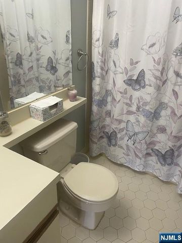 181 Linden 181, Mahwah, NJ 07430