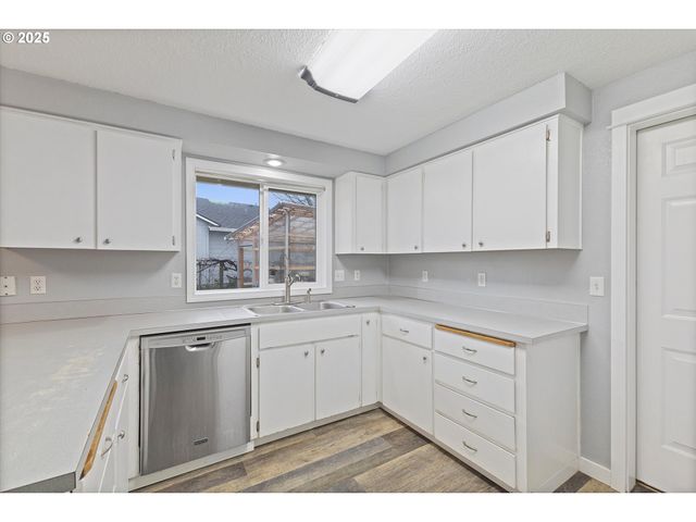 1997 Sw OLEANDER Ct, Mc Minnville, OR 97128