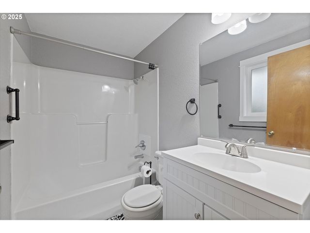 1997 Sw OLEANDER Ct, Mc Minnville, OR 97128