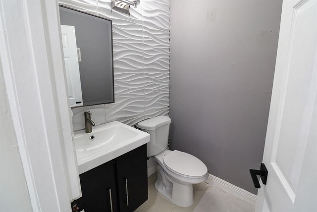 11303 Lakeview Drive 8-m, Coral Springs, FL 33071