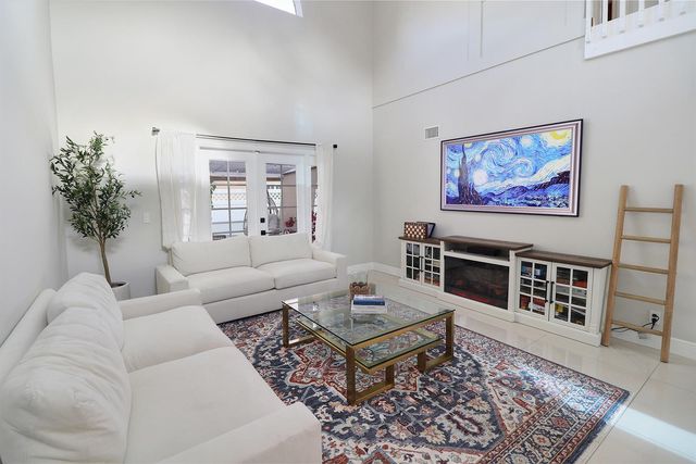 11303 Lakeview Drive 8-m, Coral Springs, FL 33071
