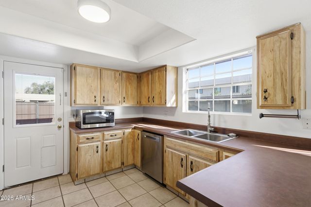 1033 E BENDIX Drive, Tempe, AZ 85283