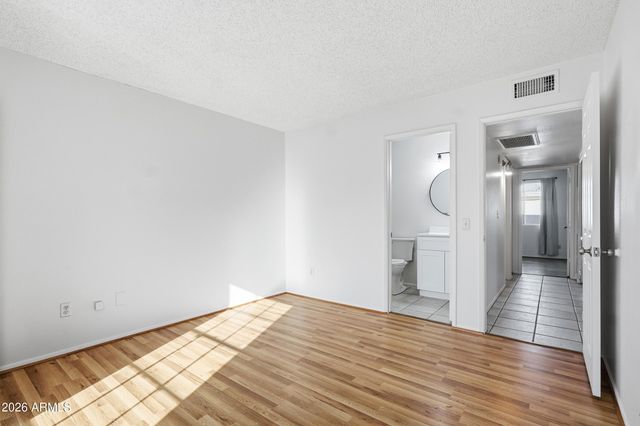 1033 E BENDIX Drive, Tempe, AZ 85283