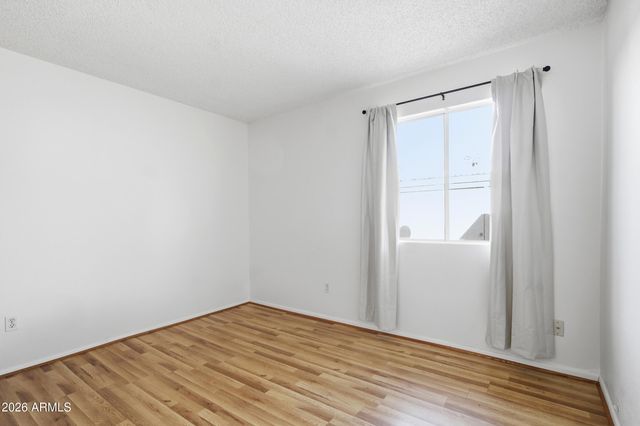 1033 E BENDIX Drive, Tempe, AZ 85283