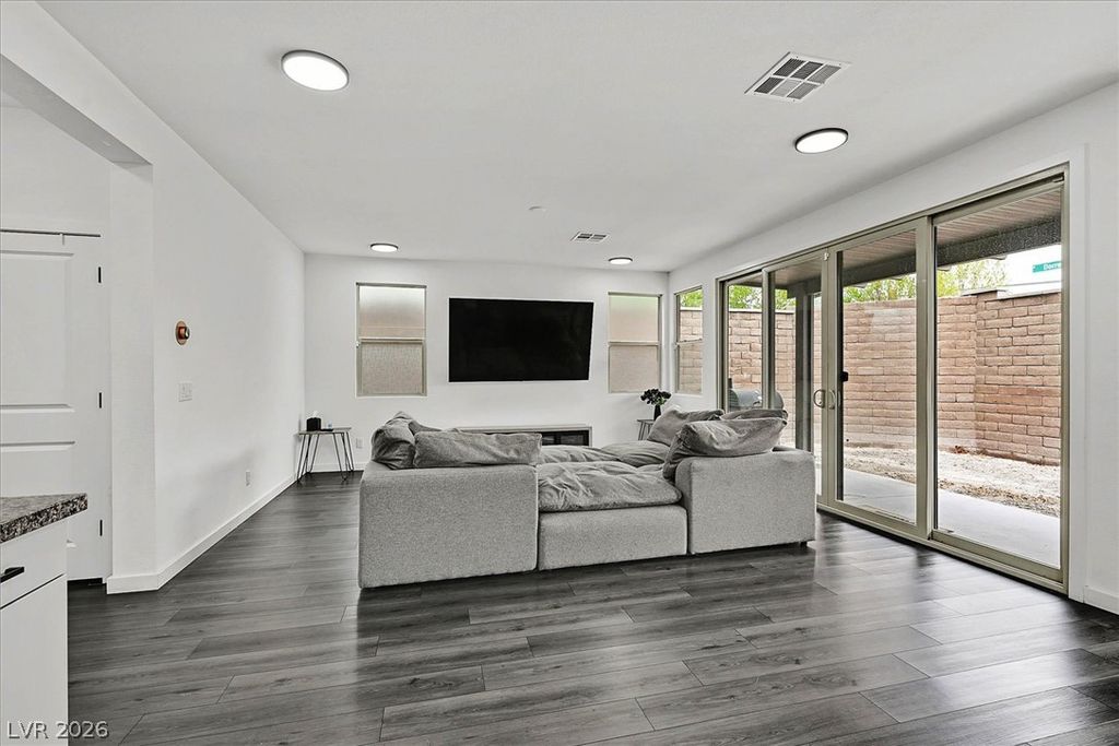 728 Emerson Creek Court, North Las Vegas, NV 89084 — photo 3