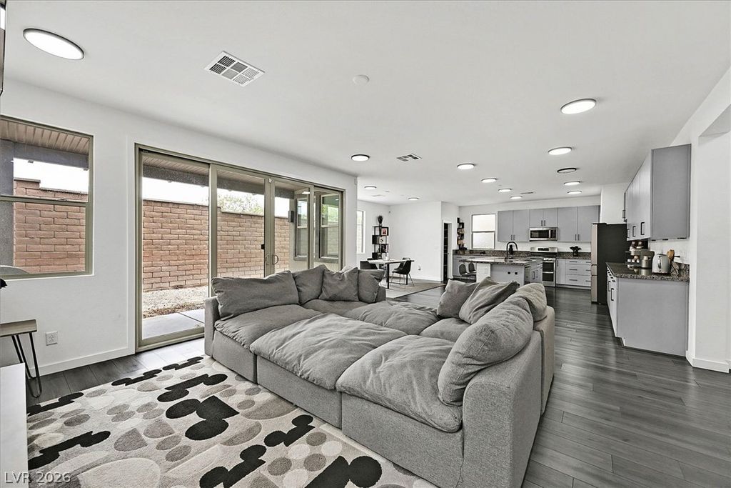 728 Emerson Creek Court, North Las Vegas, NV 89084 — photo 4