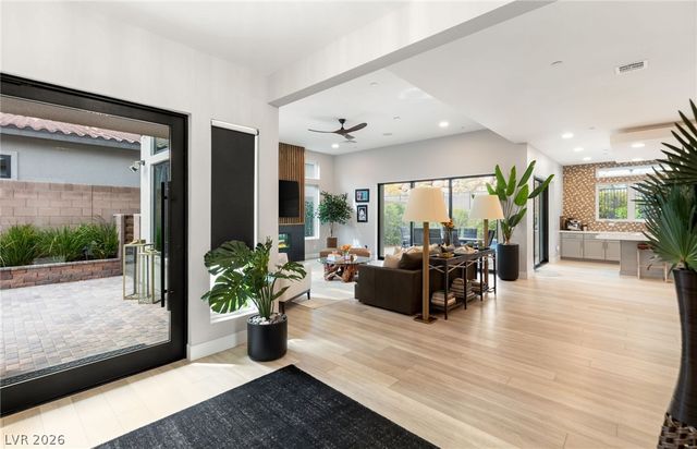 445 Cliff Terrace Avenue, Las Vegas, NV 89138