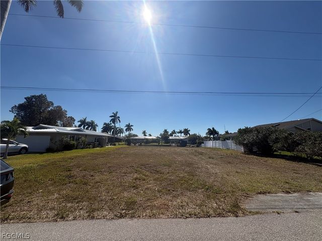 1930 SE 37th ST, Cape Coral, FL 33904
