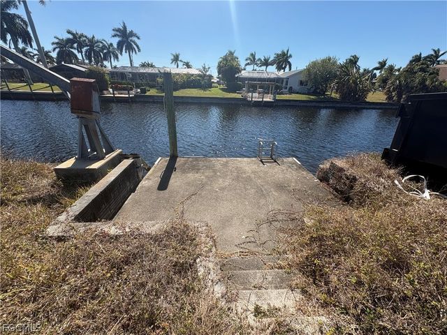 1930 SE 37th ST, Cape Coral, FL 33904