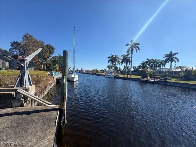 1930 SE 37th ST, Cape Coral, FL 33904