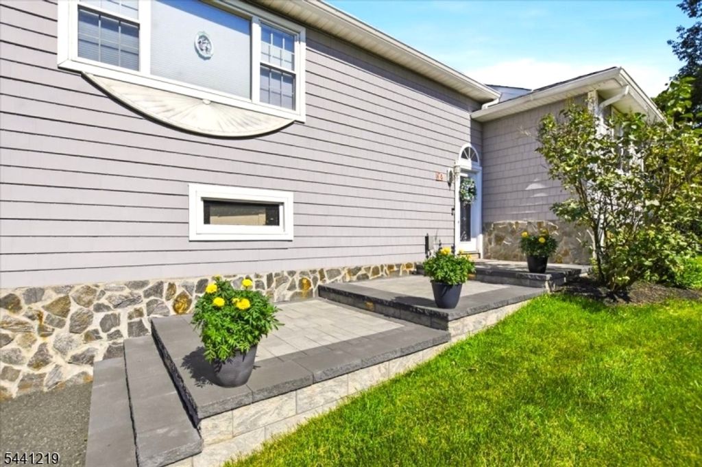 66 Minnisink Rd, Jefferson Twp., NJ 07849 — photo 2