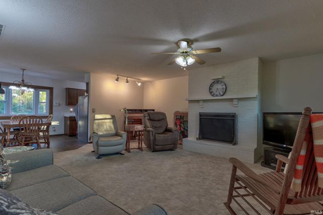 2423 Luigs Road, Wadesville, IN 47638