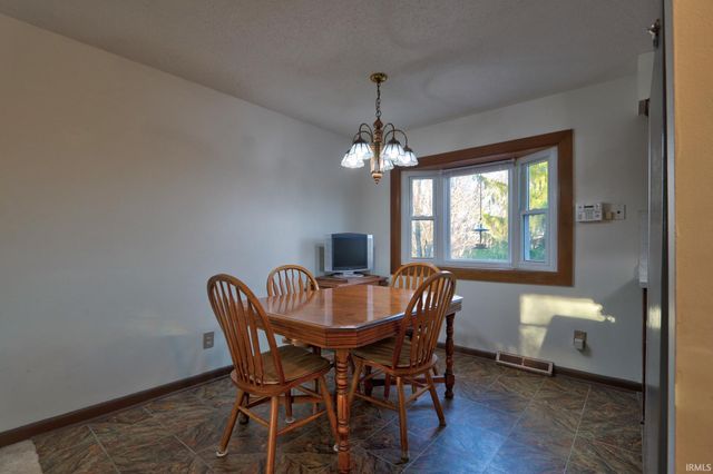 2423 Luigs Road, Wadesville, IN 47638