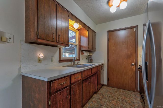 2423 Luigs Road, Wadesville, IN 47638