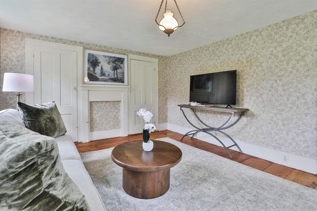 1 Featherbed Lane, Derry, NH 03038