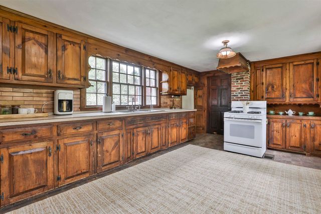1 Featherbed Lane, Derry, NH 03038