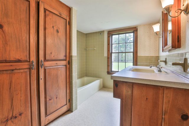 1 Featherbed Lane, Derry, NH 03038