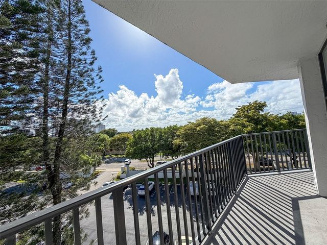 1000 Parkview Dr 531, Hallandale Beach, FL 33009