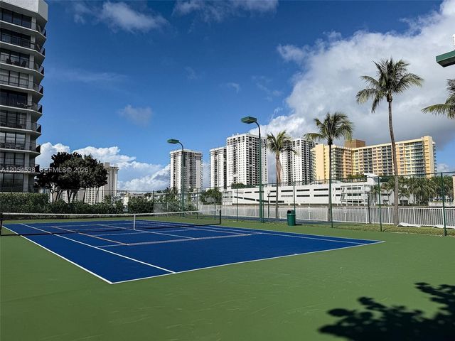 1000 Parkview Dr 531, Hallandale Beach, FL 33009